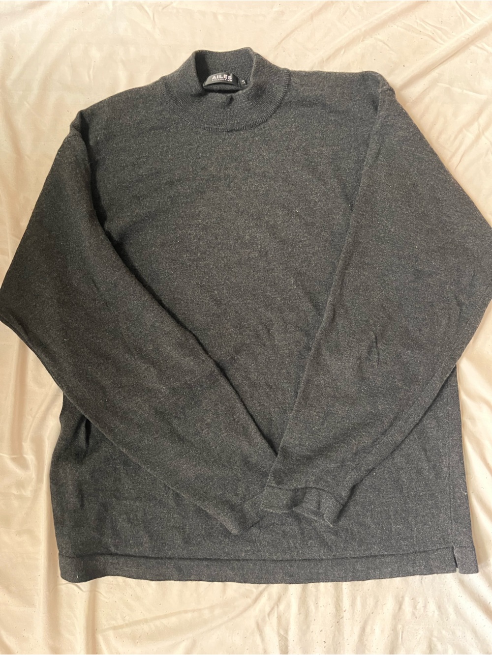Ailes Collection Dark Charcoal Crewneck Sweater (Large)